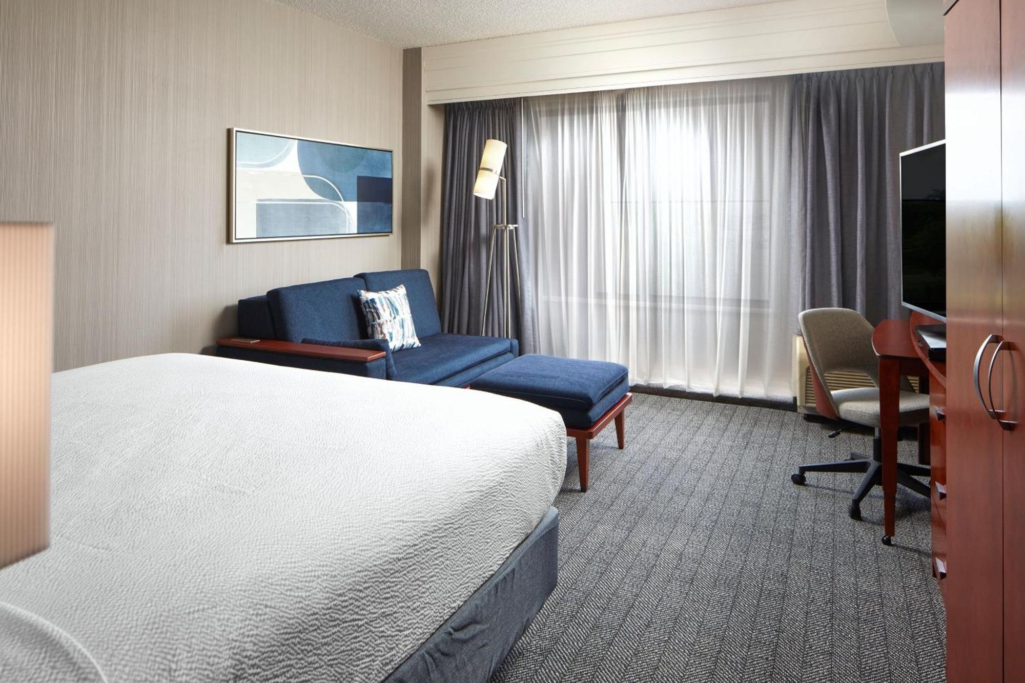 Courtyard By Marriott Winchester Medical Center Exteriör bild
